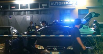 Copertina di Milano, donna trovata morta in auto in via Valtellina: aveva tra i 35 e i 40 anni