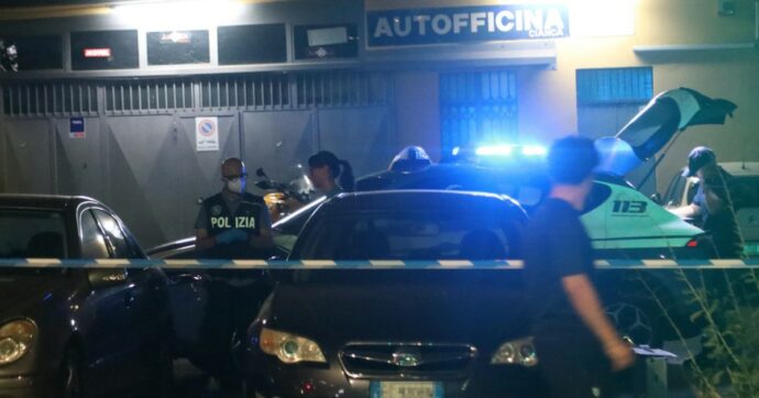Milano, donna trovata morta in auto in via Valtellina: aveva tra i 35 e i 40 anni