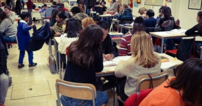 Dai disegni alla letteratura: così i volontari della scuola di Eraldo Affinati insegnano l’italiano agli immigrati