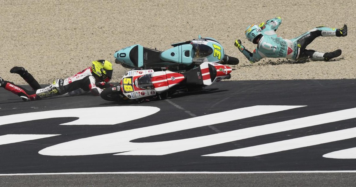 “Per fortuna ho ‘solo’ una frattura alla gamba”: le parole di Luca Lunetta dopo lo spaventoso incidente in Moto3 “Per fortuna ho ‘solo’ una frattura alla gamba”: le parole di Luca Lunetta dopo lo spaventoso incidente in Moto3