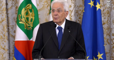 Copertina di “Insostenibile sovraffollamento nelle carceri. Drammatico il numero di suicidi”: l’allarme di Mattarella