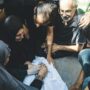 Copertina di Gaza, 21 morti per il pane. Netanyahu vola da Trump
