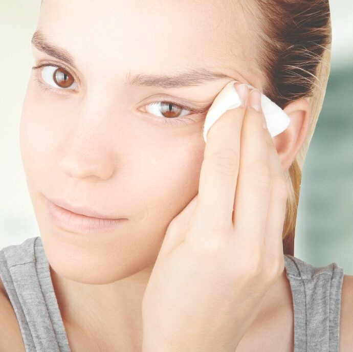 “Il mio ragazzo ha cominciato a dirmi ‘smetti di truccarti, perché ti pitturi la faccia?’ e a me sembra che sia cattivo, sto esagerando?”: il post virale