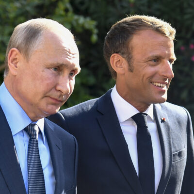 Copertina di Guerra in Ucraina, dopo 3 anni di gelo Macron sente Putin: 2 ore di telefonata. “Necessario cessate il fuoco e negoziati”