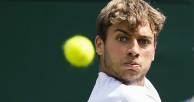 Copertina di Wimbledon, Cobolli sul velluto all’esordio: Zhukayev ko in 3 set