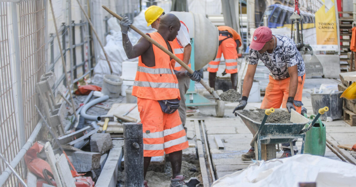 Emergenza caldo: arriva il protocollo nazionale per il lavoro. Cosa prevede la bozza Emergenza caldo: arriva il protocollo nazionale per il lavoro. Cosa prevede la bozza
