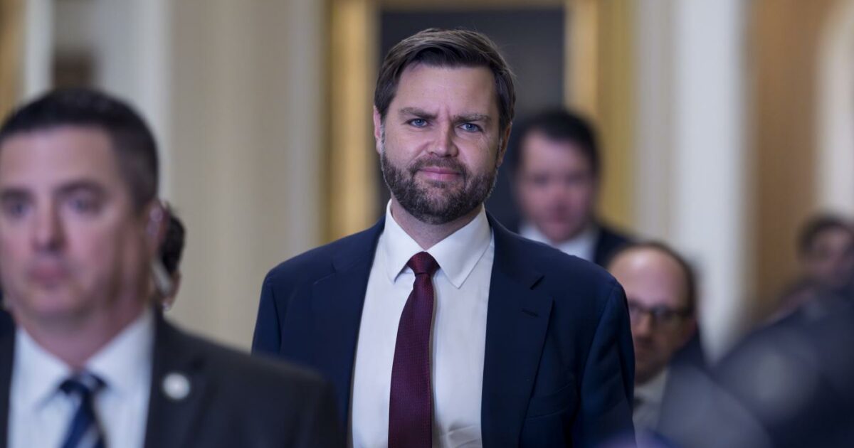 Usa, la legge fiscale di Trump passa al Senato per un solo voto: decisivo il sì di Vance