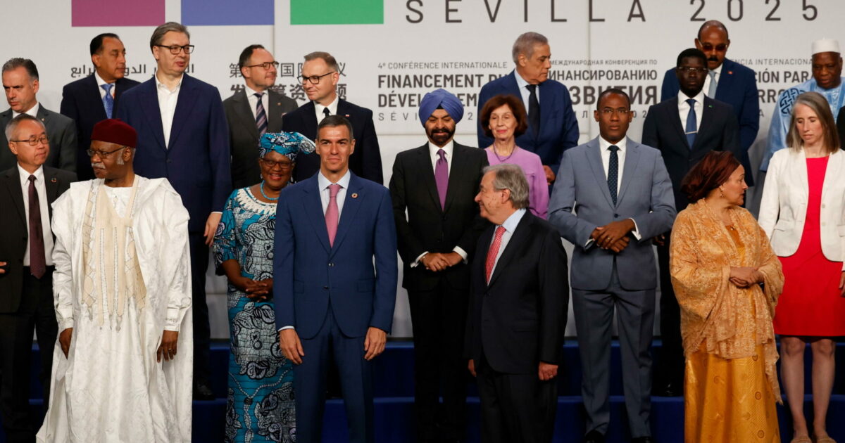 Sànchez, leader della sinistra internazionale e appeso a un filo dopo il tornado delle inchieste. Il governo: “Chiediamo scusa ma arriviamo al 2027” Sànchez, leader della sinistra internazionale e appeso a un filo dopo il tornado delle inchieste. Il governo: “Chiediamo scusa ma arriviamo al 2027”