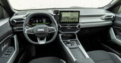Copertina di Tecnologia, ergonomia e comodità. Ecco i segreti degli interni di Dacia Bigster