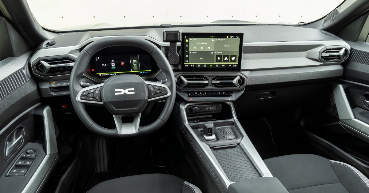 Tecnologia, ergonomia e comodità. Ecco i segreti degli interni di Dacia Bigster Tecnologia, ergonomia e comodità. Ecco i segreti degli interni di Dacia Bigster