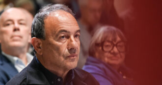 Copertina di Mimmo Lucano dichiarato decaduto da sindaco di Riace per la legge Severino. Lui: “Farò appello, resto in carica”