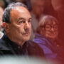 Copertina di Mimmo Lucano dichiarato decaduto da sindaco di Riace per la legge Severino. Lui: “Farò appello, resto in carica”