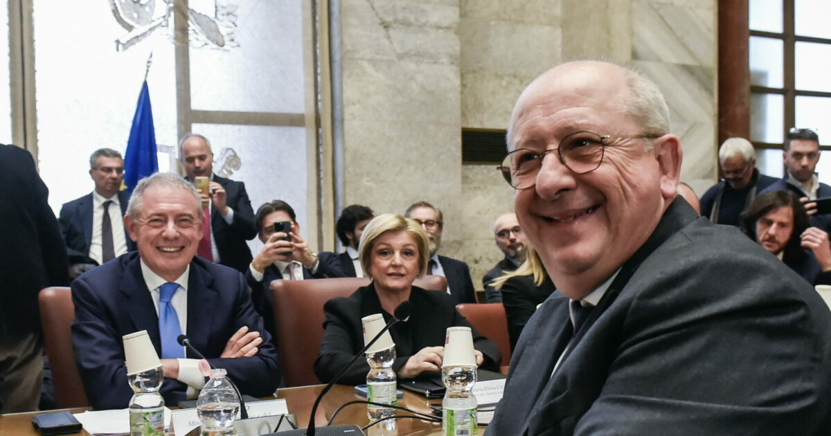 Stellantis al governo: “Abbassate il costo dell’energia o chiudiamo le fabbriche a fine anno” Stellantis al governo: “Abbassate il costo dell’energia o chiudiamo le fabbriche a fine anno”