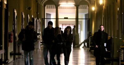 Copertina di Asili nido, beffa burocratica per 30mila insegnanti laureati: per poter lavorare dovranno rifare esami e tesi (pagando)