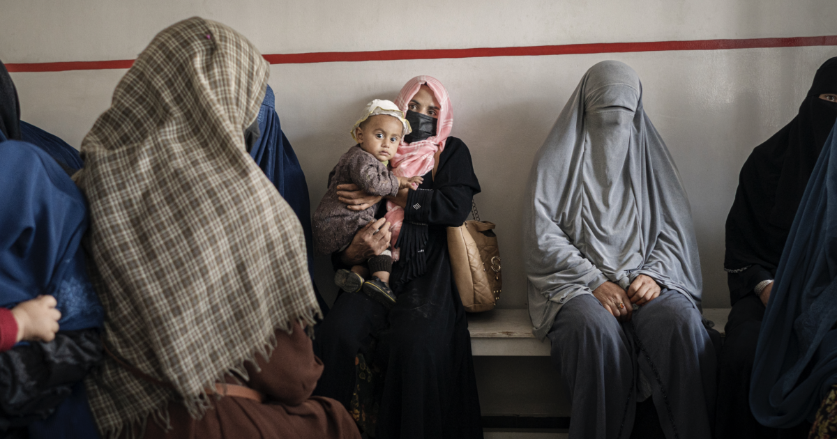 Afghanistan, tre persone su cinque si indebitano per curarsi: il nuovo rapporto di Emergency Afghanistan, tre persone su cinque si indebitano per curarsi: il nuovo rapporto di Emergency