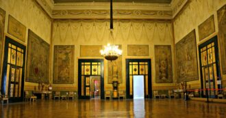 Copertina di La festa privata di Francesco Scognamiglio nel Salone da ballo di Palazzo Reale a Napoli. Giuli lo sa?
