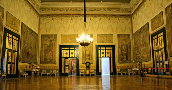 La festa privata di Francesco Scognamiglio nel Salone da ballo di Palazzo Reale a Napoli. Giuli lo sa?