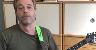 Copertina di “Sono sempre stato umiliato e isolato per la polio. Una protesi mi ha rivoluzionato la vita”: parla Davide “Cesareo” Civaschi di Elio e le Storie Tese