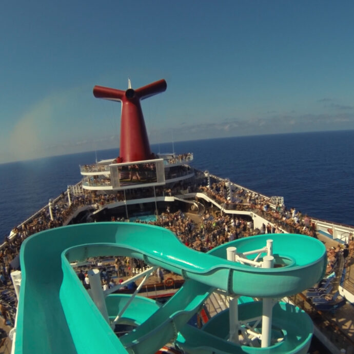 Nave da crociera si incaglia sulla barriera corallina davanti all’isola di Cast Away alle Fiji: salvi tutti i passeggeri, è corsa contro il tempo per evitare il disastro ambientale