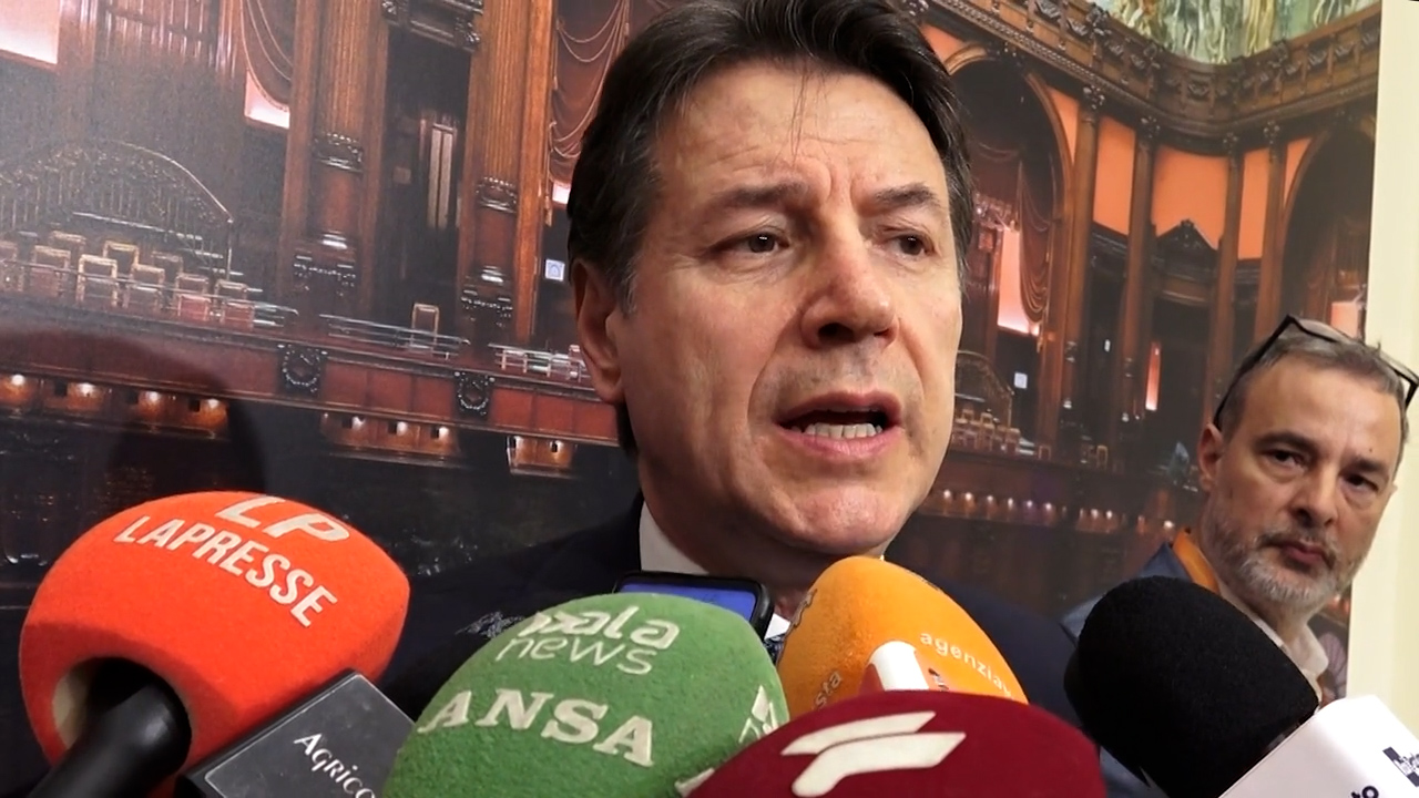 Conte: “Impegno del 5% del Pil per la difesa è un dazio mascherato. Europa divisa e incapace di far politica” Conte: “Impegno del 5% del Pil per la difesa è un dazio mascherato. Europa divisa e incapace di far politica”