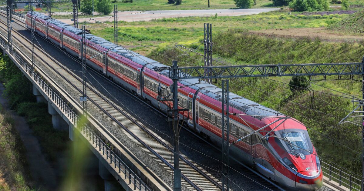 Maltempo in Francia, interrotta la linea ferroviaria Parigi Milano a causa di “colate di fango sui binari” Maltempo in Francia, interrotta la linea ferroviaria Parigi Milano a causa di “colate di fango sui binari”