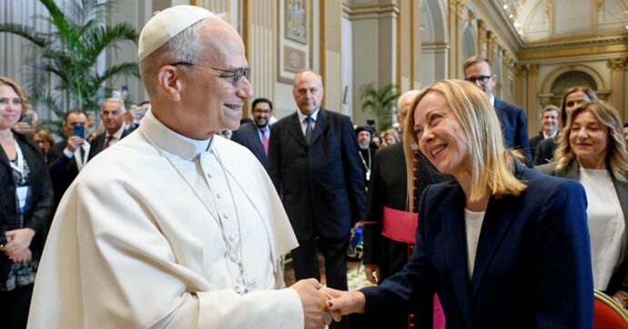 Giorgia a stelle e strisce: la visita a Leone XIV, poi la festa americana