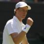 Copertina di Tutto facile per Sinner all’esordio a Wimbledon: battuto Nardi in tre set
