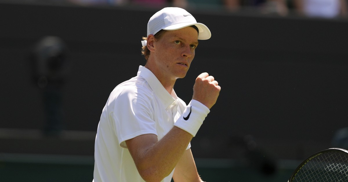 Tutto facile per Sinner all’esordio a Wimbledon: battuto Nardi in tre set Tutto facile per Sinner all’esordio a Wimbledon: battuto Nardi in tre set