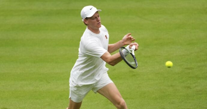 “L’obbligo del bianco è un grave errore, mi siedo e dico ‘chi è chi?’. Il tennis perde milioni”: Billie Jean King scatenata contro Wimbledon