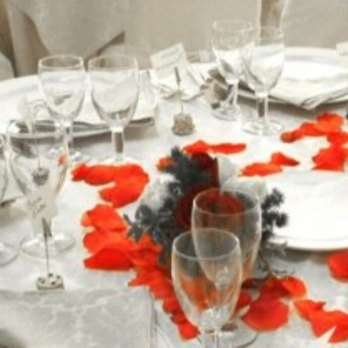“Sono furibonda, ho chiamato uno chef molto noto per il mio matrimonio e ho fatto un ricco buffet ma i miei zii si sono presentati con i sacchetti di pollo fritto del fast food”: la storia