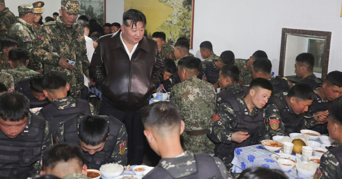 Media, Corea del Nord pronta a inviare fino a 30mila soldati a sostegno della Russia