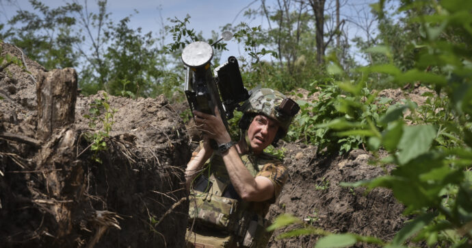 Ucraina, ecco la lista delle armi bloccate da Trump: ora per Kiev sarà più dura resistere all’offensiva russa