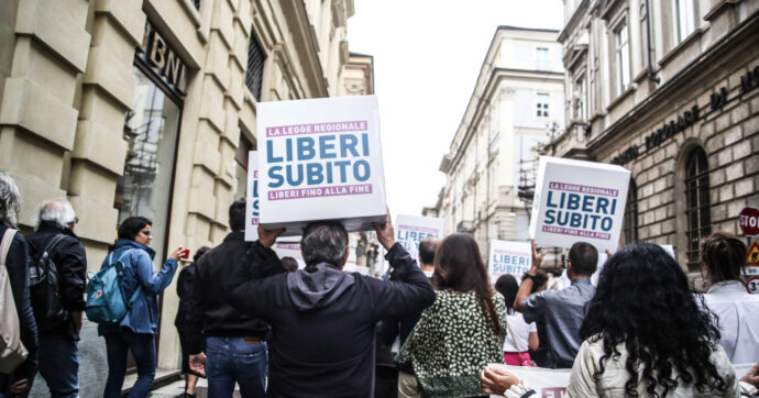 Fine vita, il centrodestra scopre le carte: esclusa la sanità pubblica, sull’accesso deciderà un organo di nomina politica