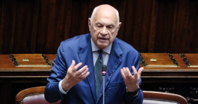 Copertina di “Le accuse di Nordio deformano il suo ruolo”: il Csm coi giudici della Cassazione che hanno criticato il dl Sicurezza