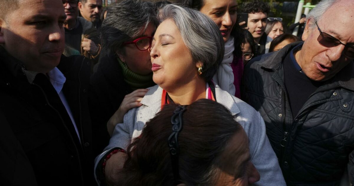 dalla militanza giovanile alle riforme sociali chi 232 jeannette jara la prima comunista candidata presidente in cile