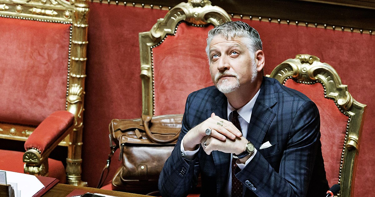 Alessandro Giuli e la polemica con il premio Strega: “Forse sono diventato nemico della domenica”