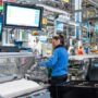 Copertina di Electrolux, la produzione di frigoriferi tolta all’Italia? Sarà in conto terzi in Cina. E verranno venduti anche qui