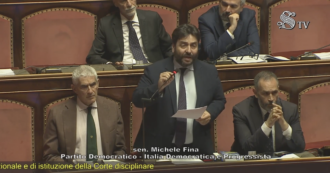 Copertina di “In cella si soffoca e la politica dorme con l’aria condizionata”: il senatore Fina (Pd) legge la lettera di Alemanno