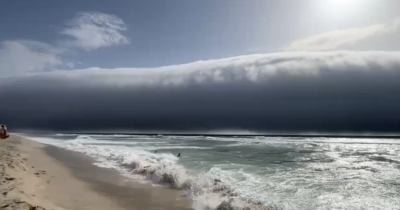 Copertina di In Portogallo occhi all’insù per ammirare il fenomeno della “nuvola a rullo”. Ecco perché si forma – VIDEO
