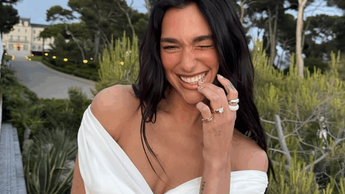 “La pizza più buona? Da Concettina ai Tre Santi, a Napoli. La pasta da Il Moro a Roma e il gelato, anche se c’è una fila lunghissima…”: Dua Lipa e i suoi posti preferiti in Italia