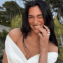 Copertina di “La pizza più buona? Da Concettina ai Tre Santi, a Napoli. La pasta da Il Moro a Roma e il gelato, anche se c’è una fila lunghissima…”: Dua Lipa e i suoi posti preferiti in Italia