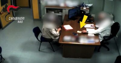 Copertina di “Visite private durante il servizio in ospedale”, ai domiciliari un primario di Piacenza