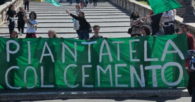 Copertina di Cemento e asfalto stanno consumando il verde di Roma. La nostra campagna per il suolo e il futuro della città