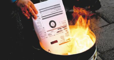 Copertina di Elettricità: bollette gonfiate per 5 miliardi