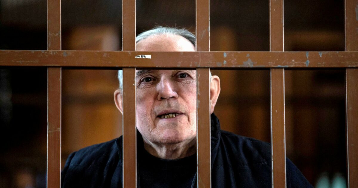 Paolo Bellini aggredito in carcere con uno “spazzolino”, l’avvocato: “Ferito lievemente, ma va spostato” Paolo Bellini aggredito in carcere con uno “spazzolino”, l’avvocato: “Ferito lievemente, ma va spostato”