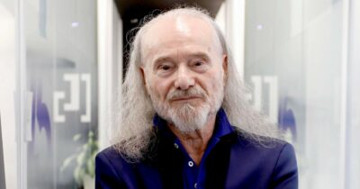 Copertina di “Il trono con levrieri di Vangelis e l’ultima volta di Jimi Hendrix”