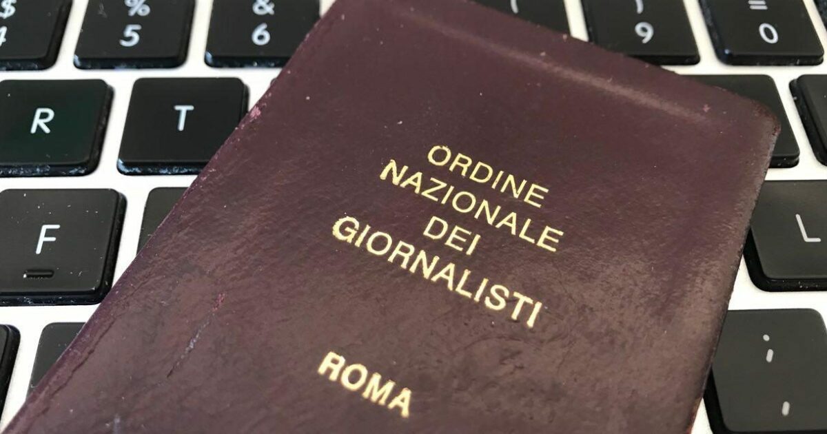 giornalisti il nuovo tesserino elettronico divide la categoria pi249 costi e danni all8217ambiente