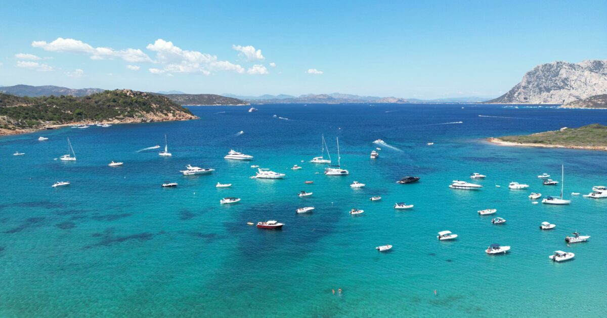 malore per il caldo in spiaggia due morti in sardegna a budoni e san teodoro