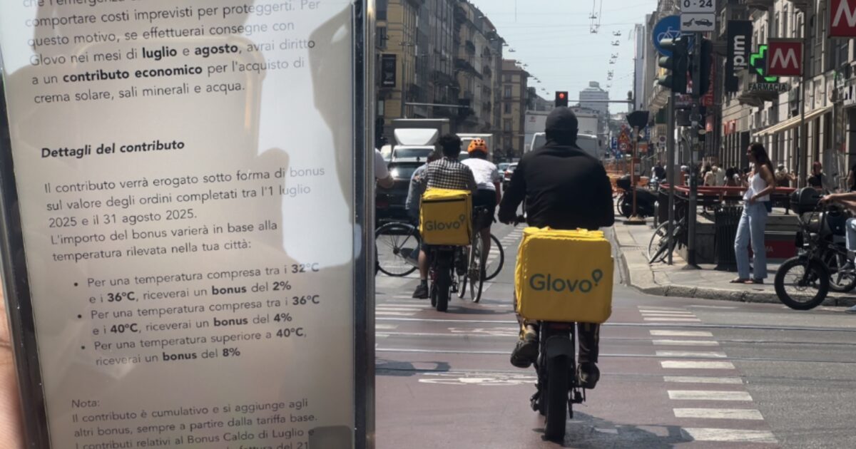 Cinque centesimi a consegna per lavorare a 35 gradi. Ecco “il bonus caldo estremo” di Glovo per i rider