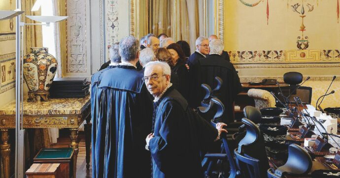“Creati vuoti normativi”: su abuso d’ufficio e migranti sberla della Consulta alla politica
